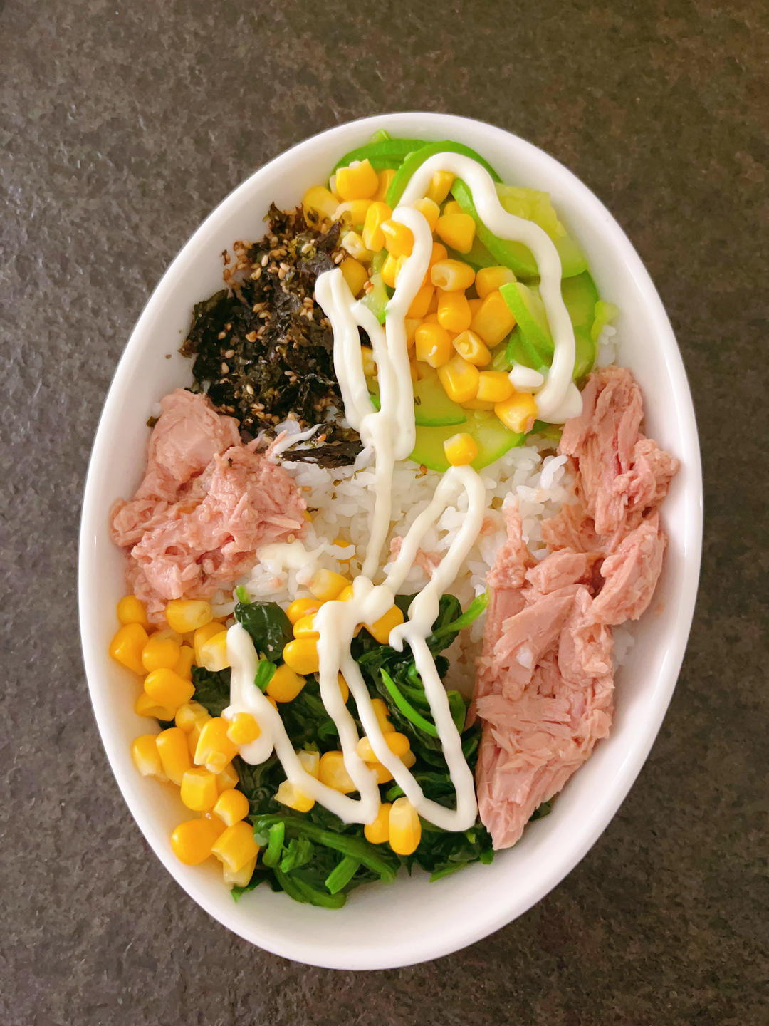 金枪鱼沙拉拌饭