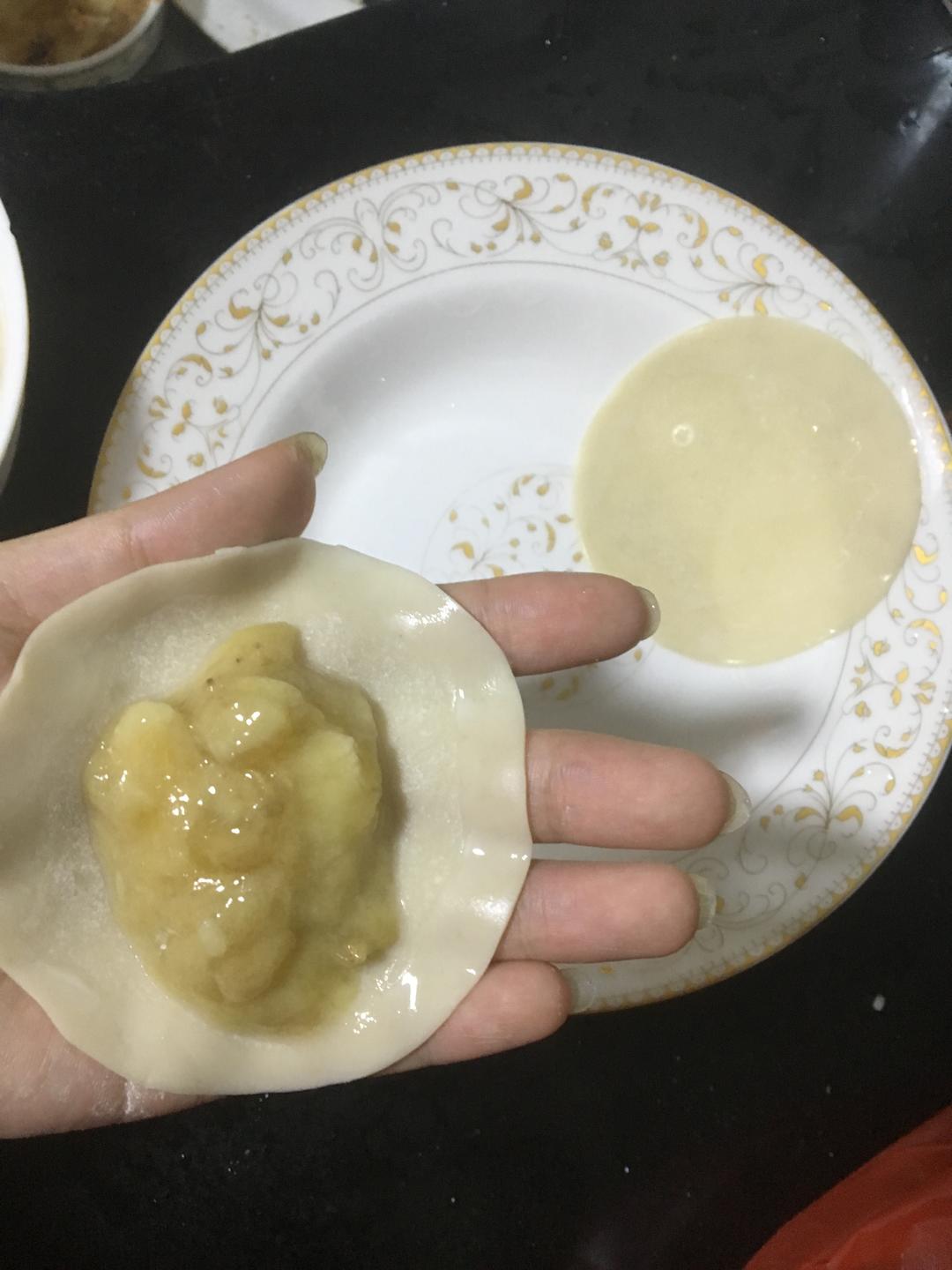 两分钟早餐！家庭版饺子皮派香蕉派红豆派香芋派的做法 步骤2