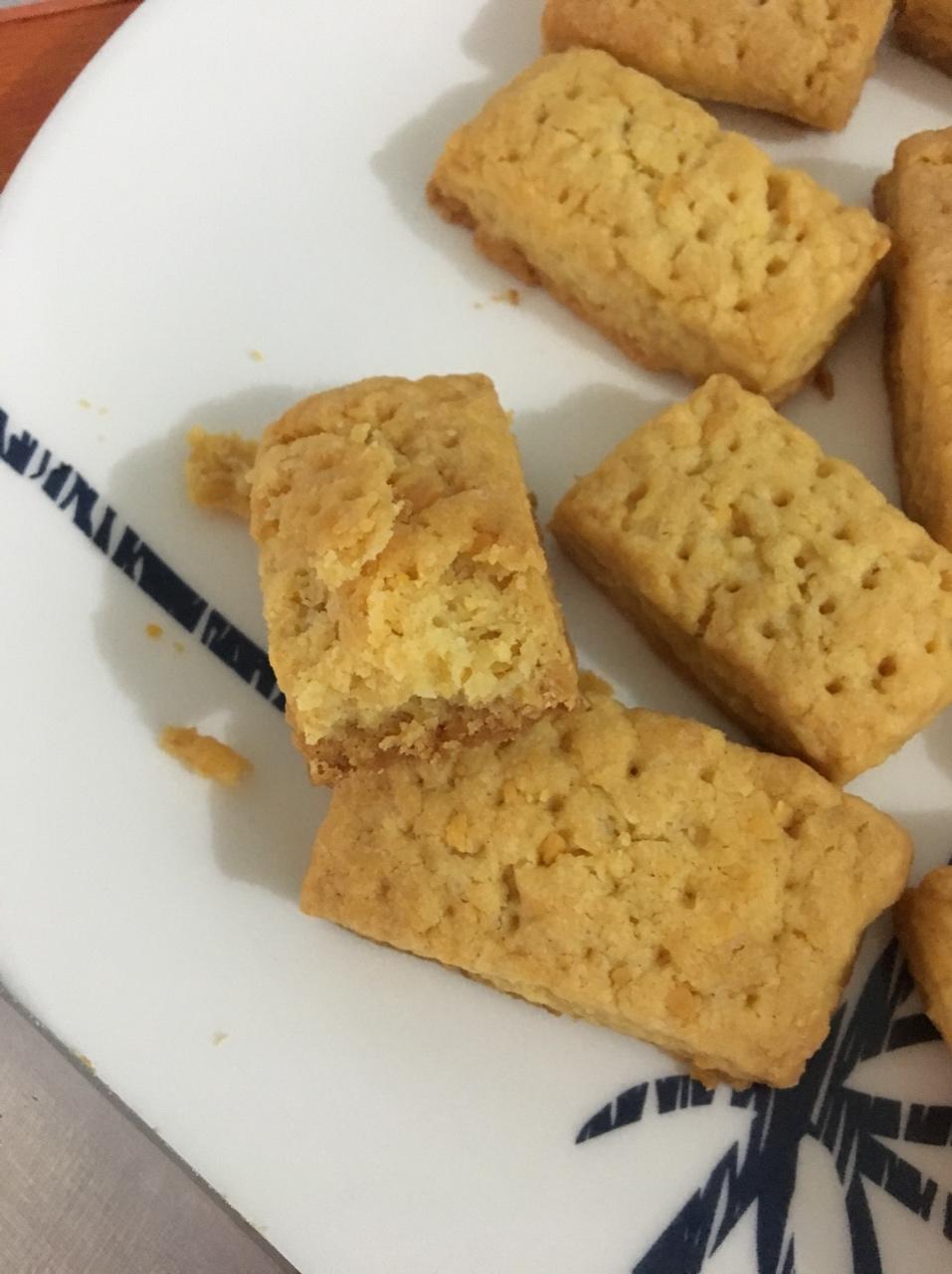 家庭自制的台湾老杨咸蛋黄饼（蛋黄多多）