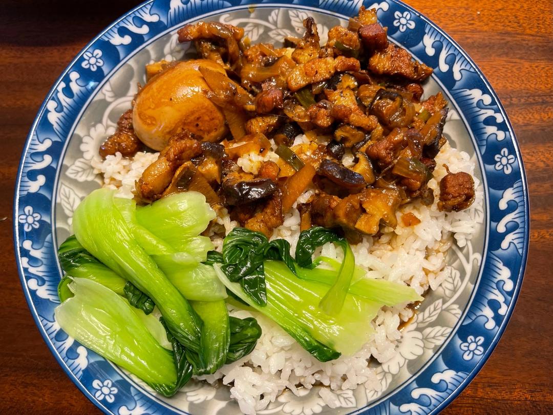 洋葱酥卤肉饭