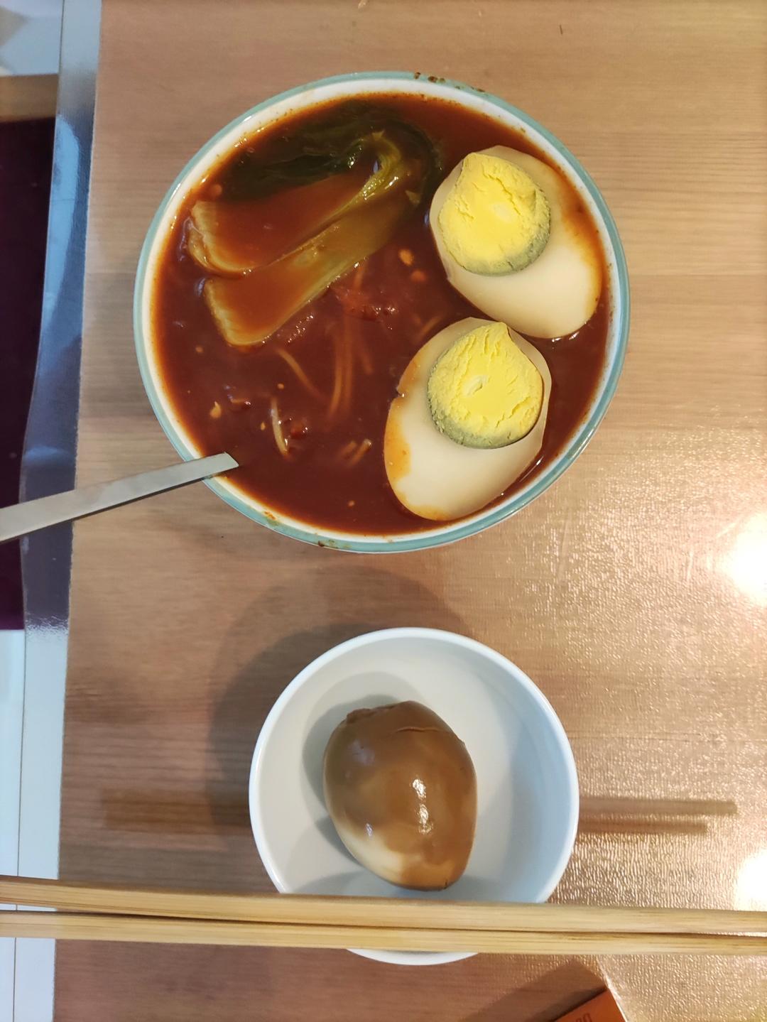 好吃到汤汁不剩～浓郁的番茄荷包蛋焖面