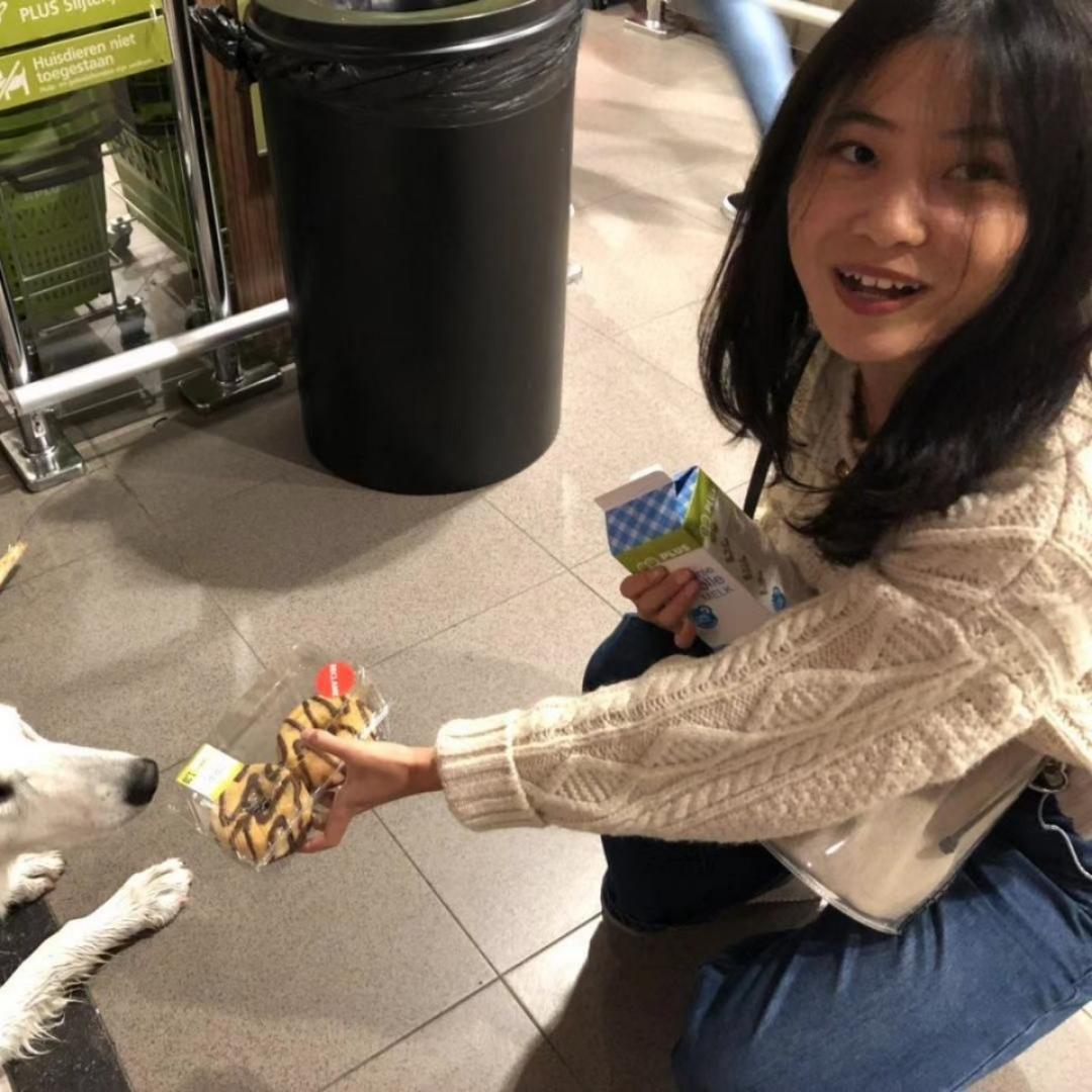 荷包轻飘飘