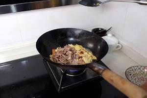 腐竹（豆皮）炒肉的做法 步骤9