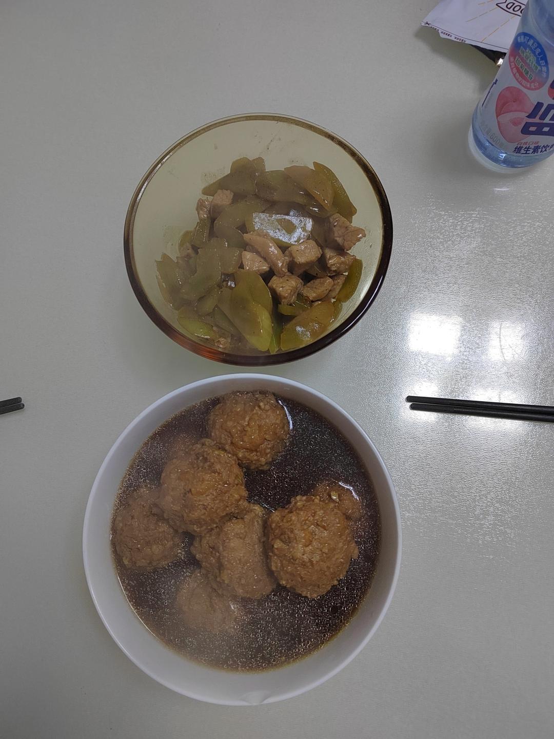 简单又好吃的莴笋炒肉