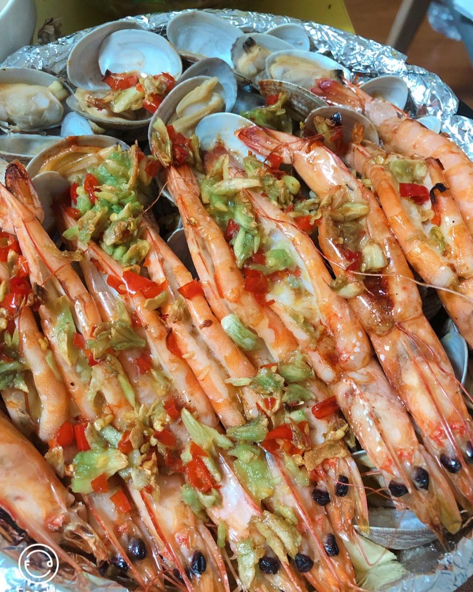 蒜蓉金针菇烤花蛤虾