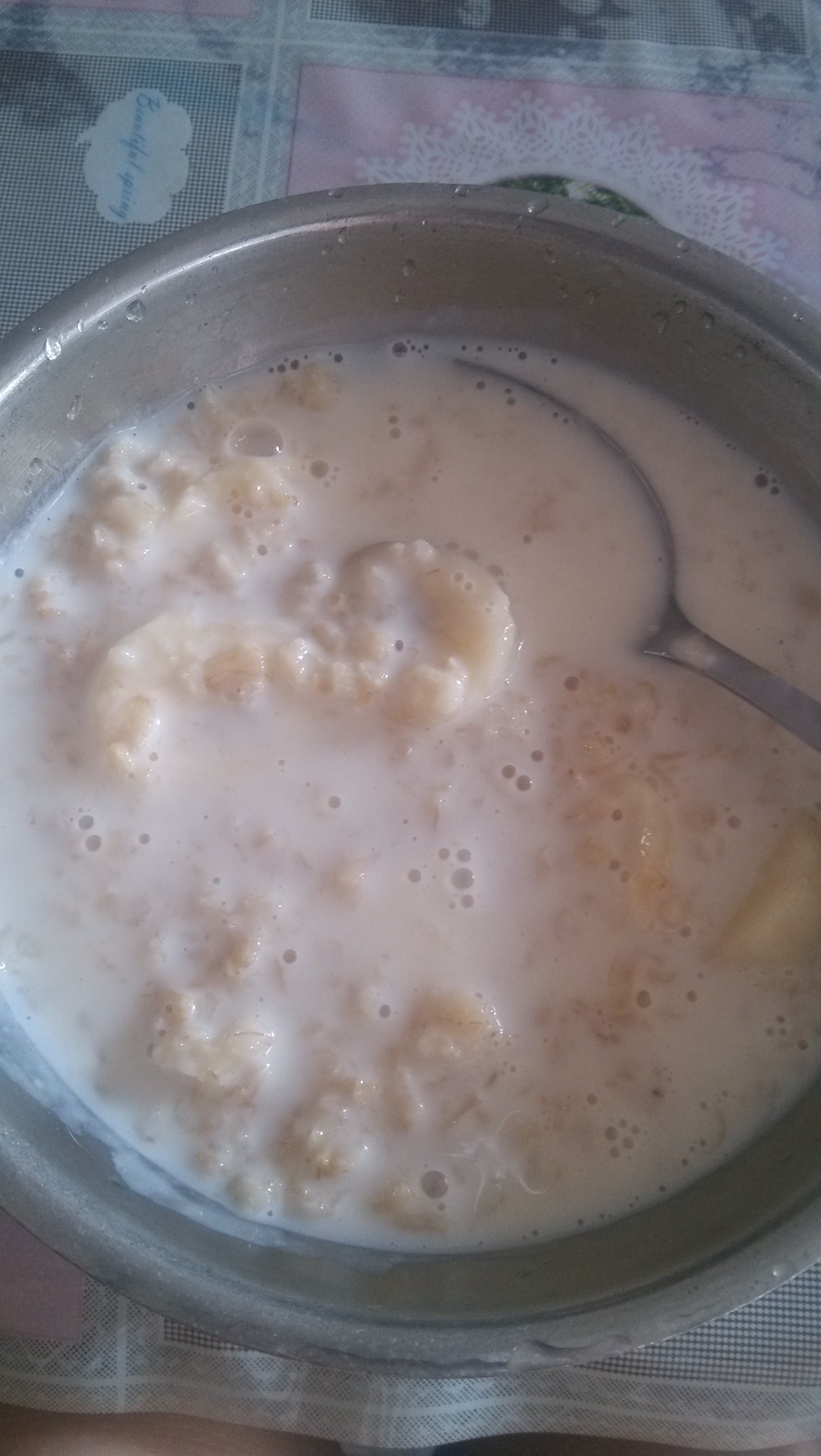牛奶燕麦泡香蕉（减肥快手早餐）