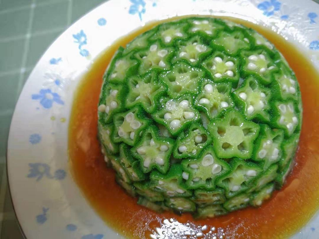 这绝对是秋葵颜值最高的做法，好看又好吃，端上桌最先光盘