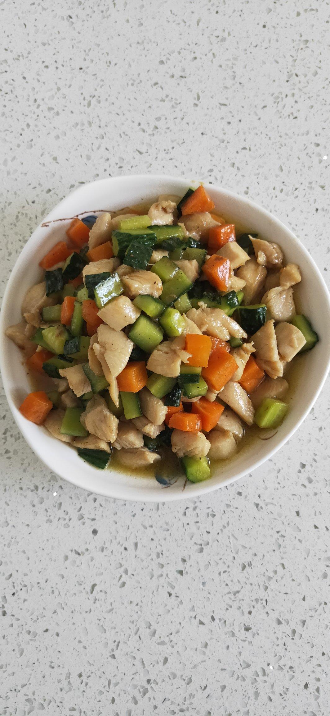 胡萝卜黄瓜鸡胸肉