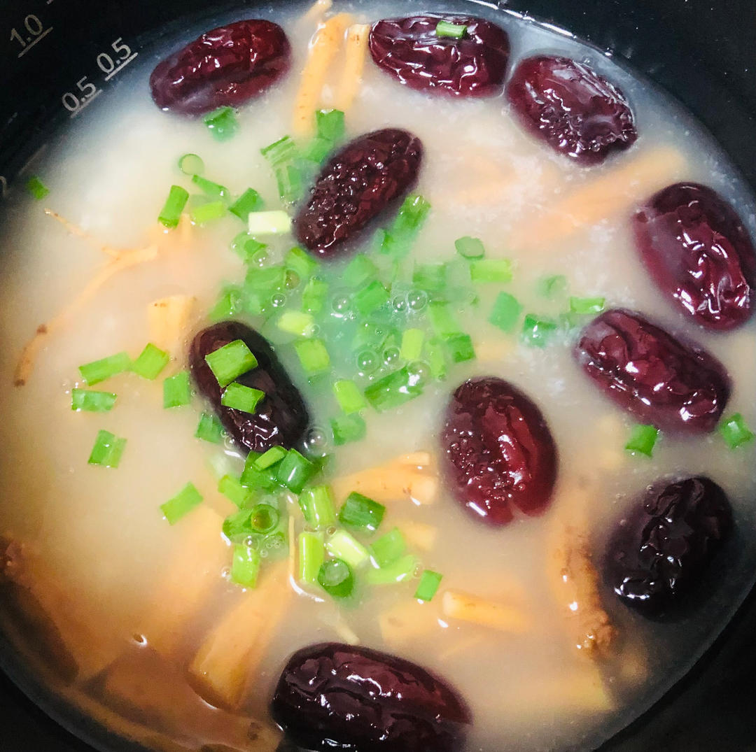 健脾益气养心补卫气的糯米党参红枣粥