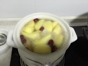 猴头菇海底椰苹果煲瘦肉的做法 步骤4