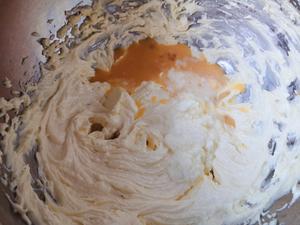 酥皮金沙奶黄月饼的做法 步骤11