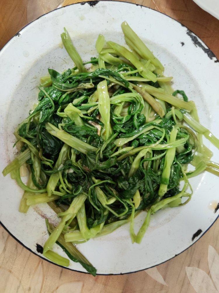 炒空心菜（附空心菜的掐法）