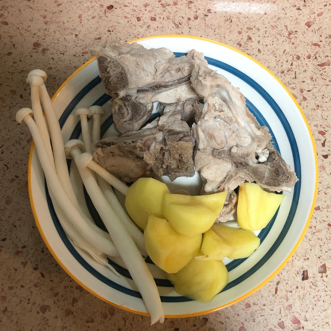 鲜菇土豆排骨汤【10月北鼎蒸炖锅食谱】