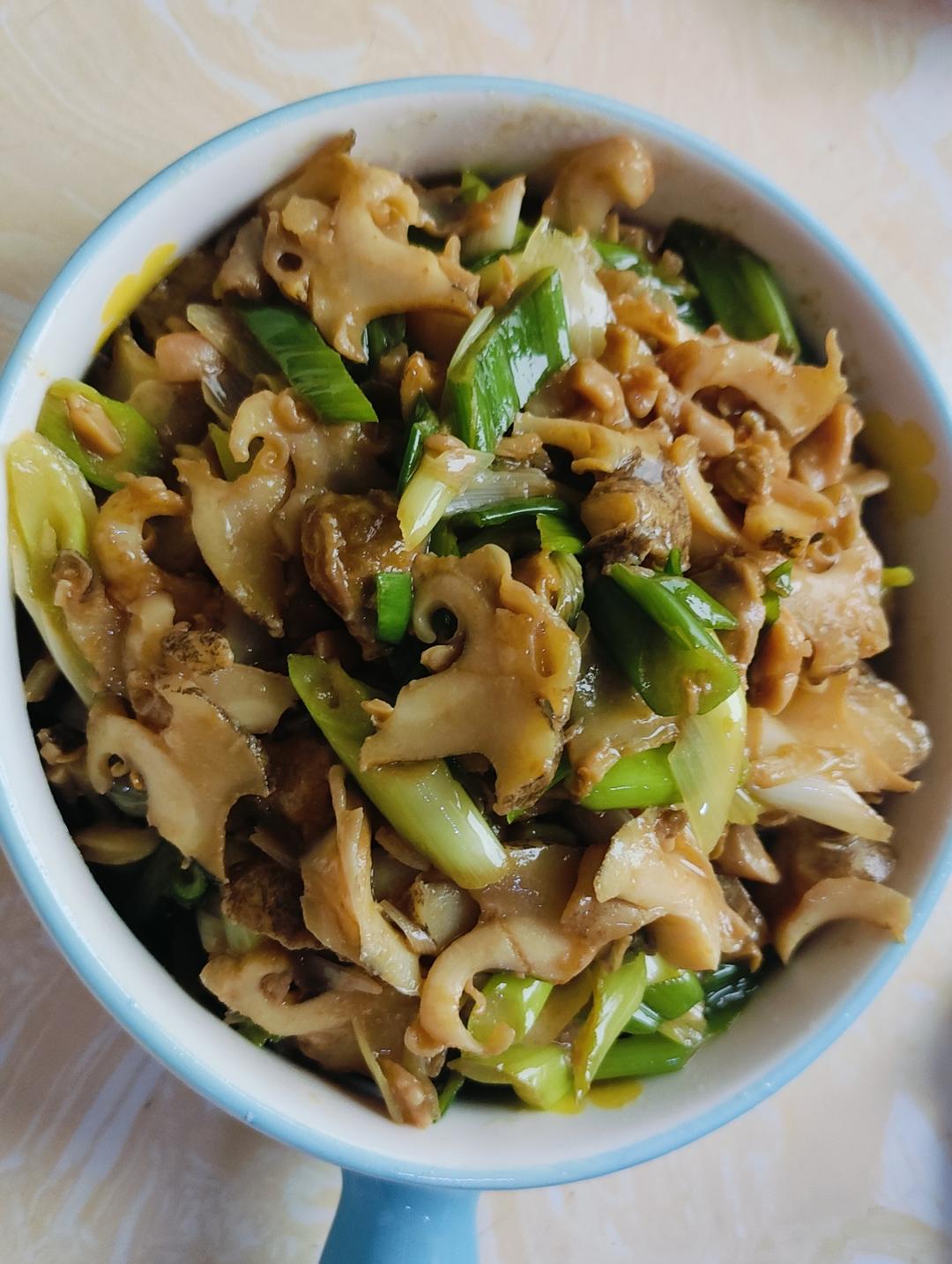 葱炒海螺肉