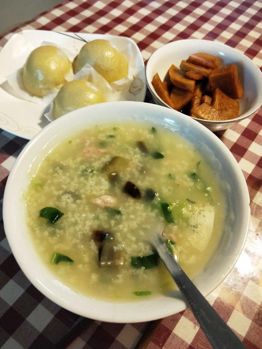 妈妈👩教我做的皮蛋瘦肉粥🥣简单快捷美味😋
