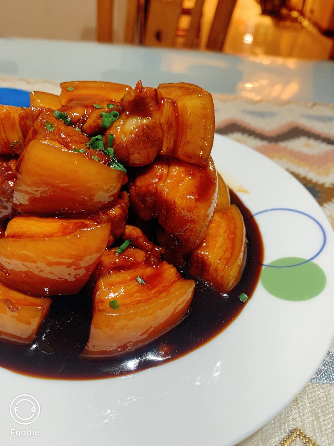 大姑姑的拿手菜,小时候过年去她家吃年夜饭,饭桌上总会有一大碗红烧肉