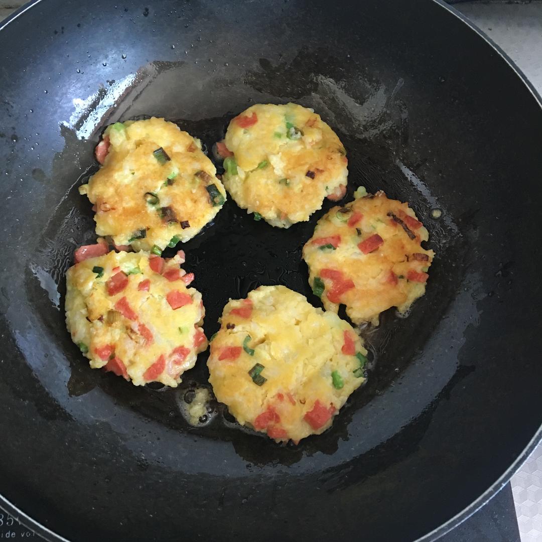 土豆米饭饼的做法
