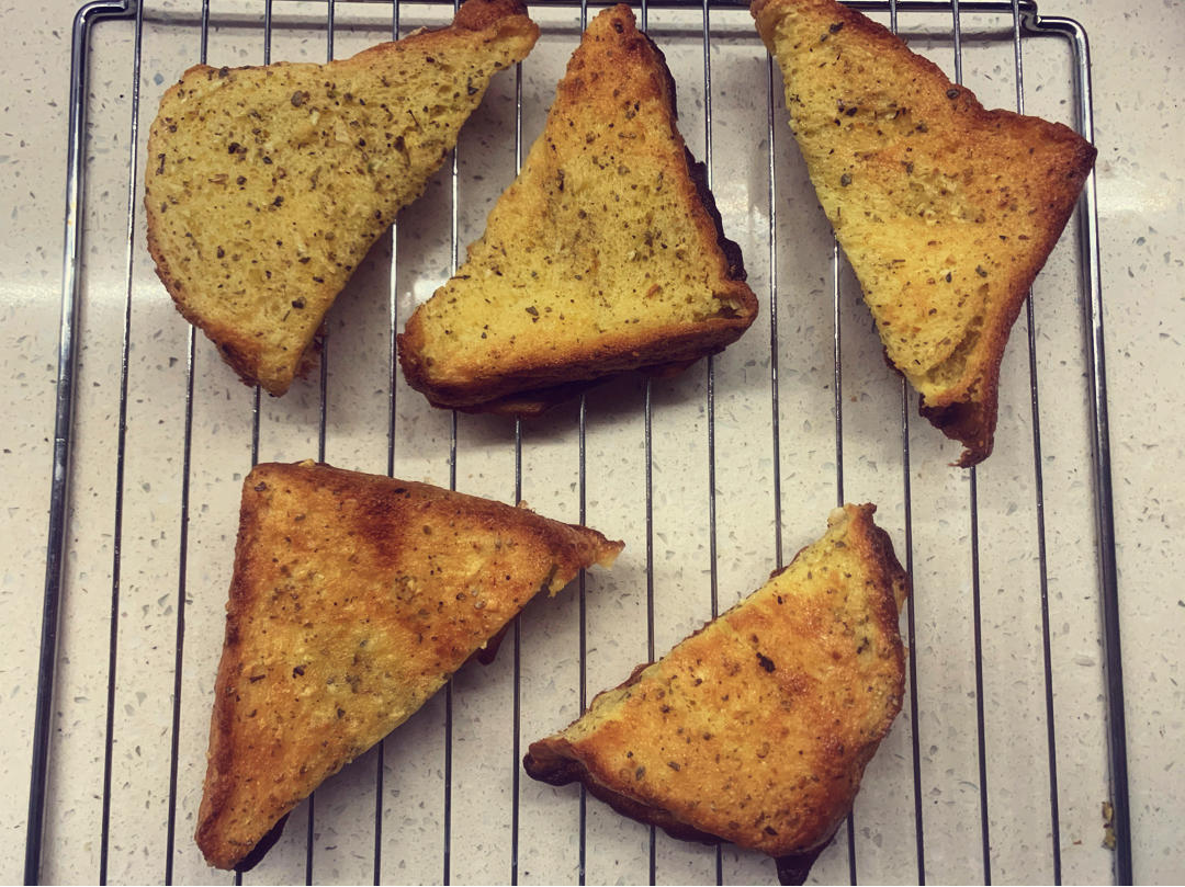 火爆韩国街头の奶油蒜香包~蒜香四溢邻家小孩馋哭了的面包