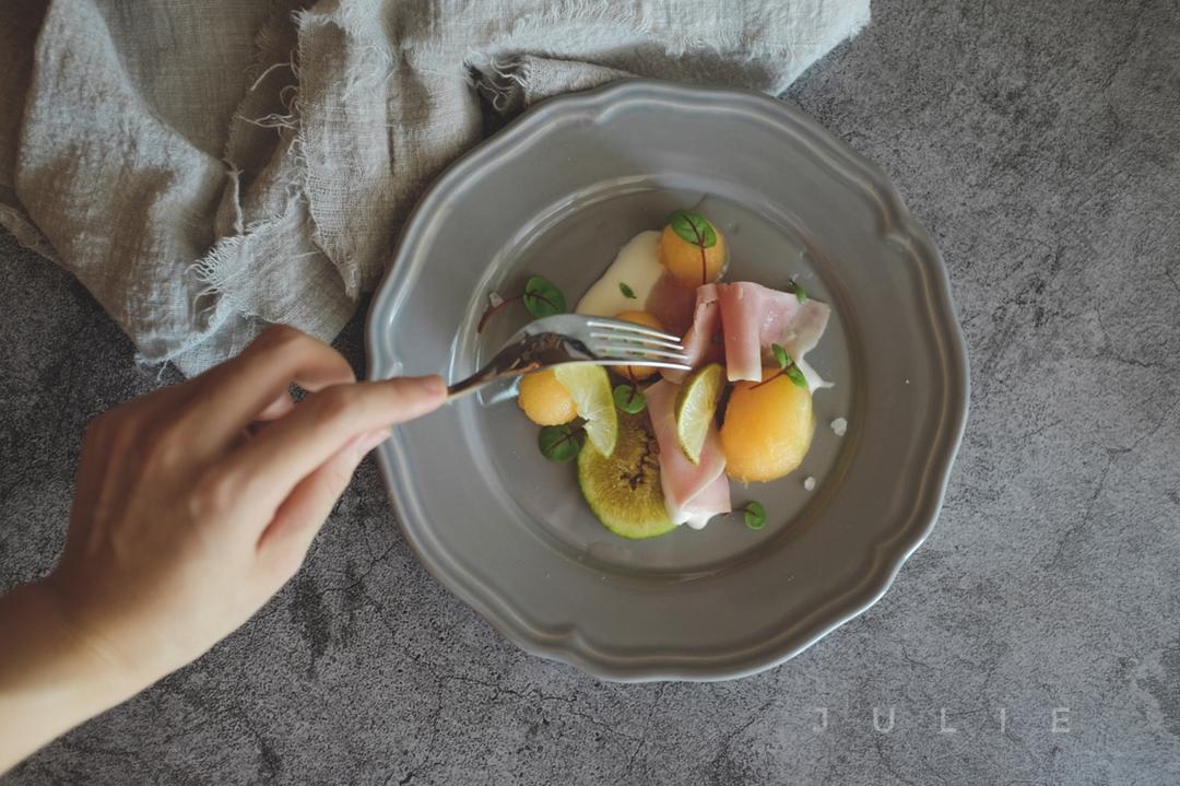 生火腿佐蜜瓜prosciutto crudo con melone