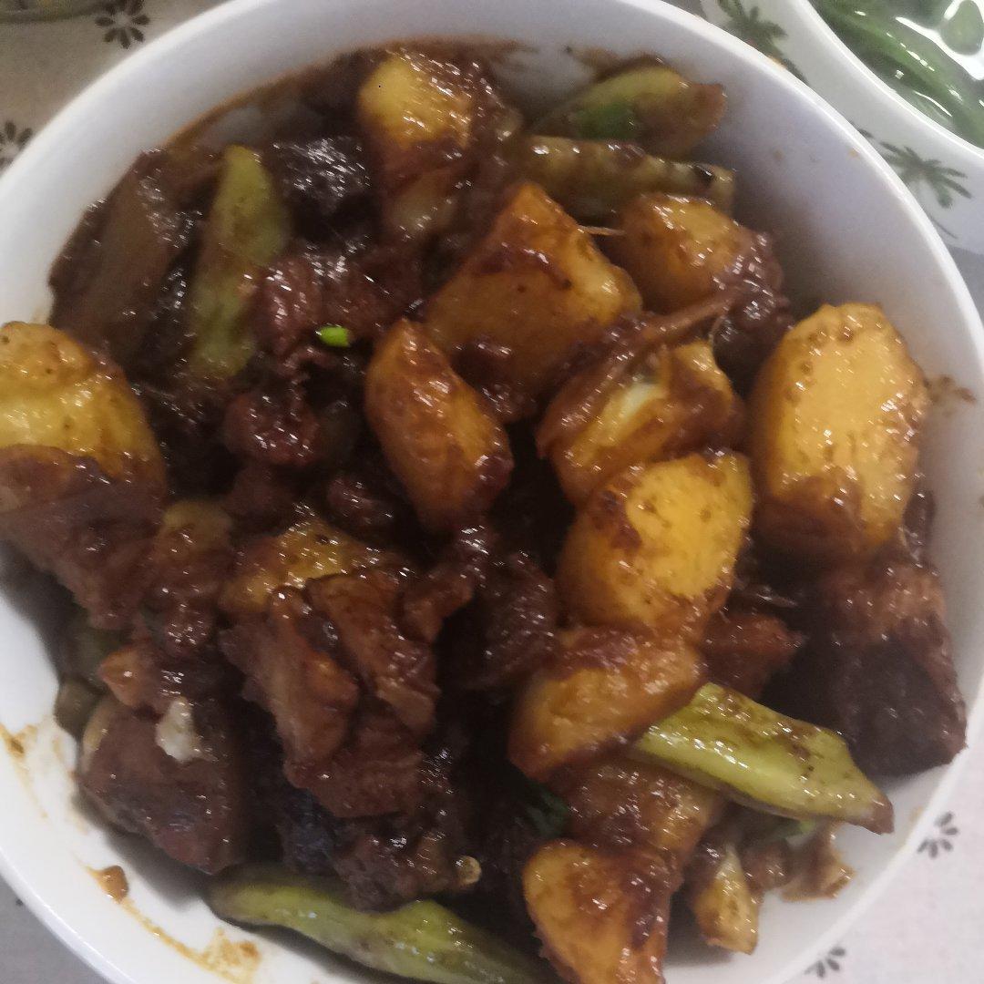 土豆红烧肉