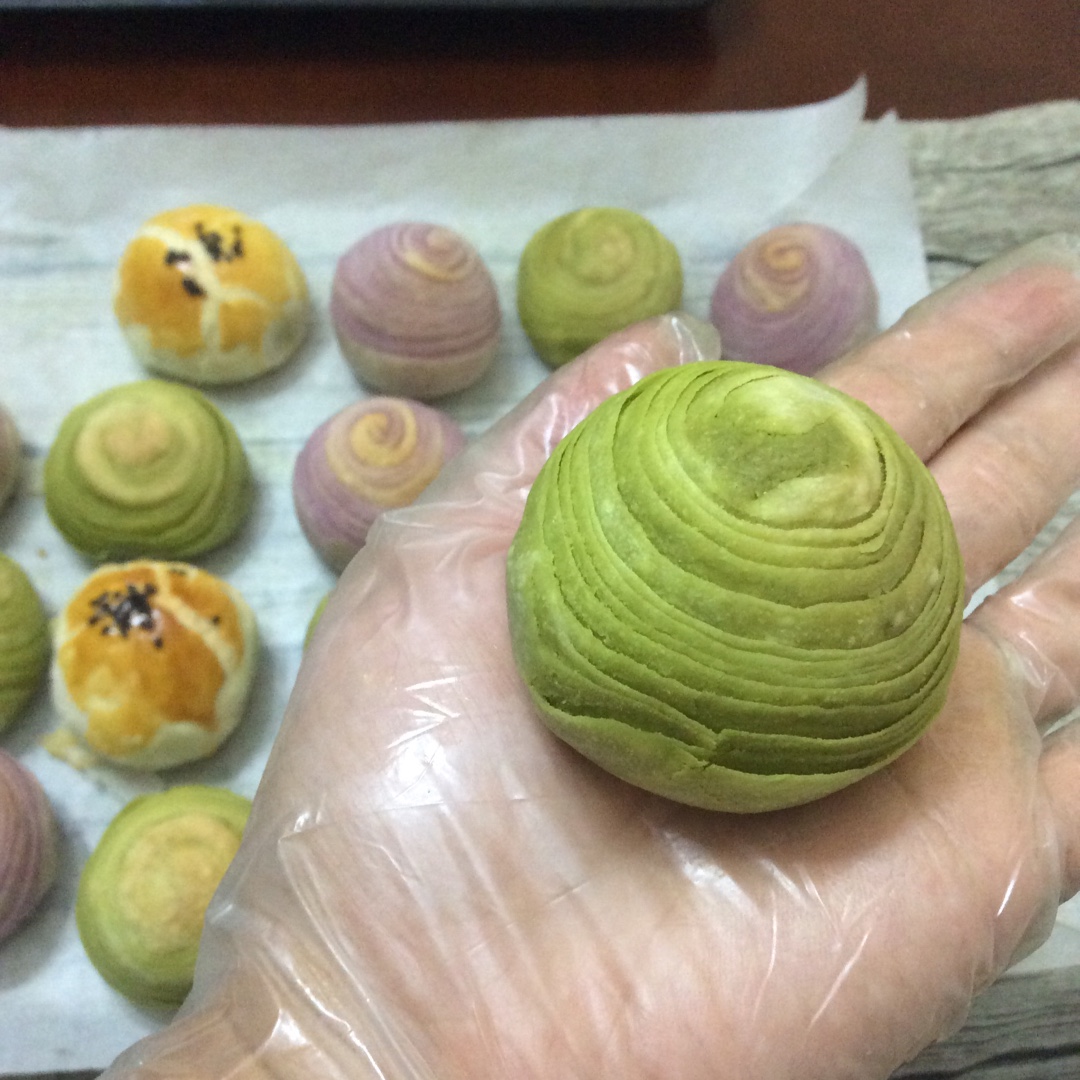蛋黄酥~紫薯、抹茶、原味~花好月圆，中秋快乐~内附一次做六色蛋黄酥方法~