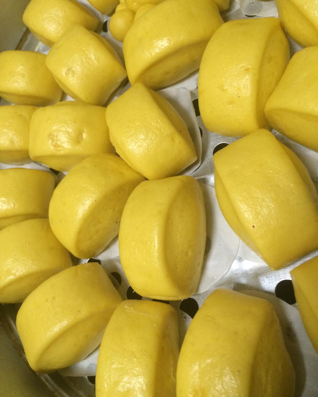 美妙的牡丹做的南瓜馒头(刀切)