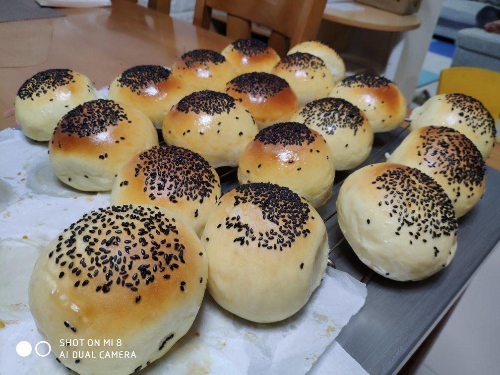 好吃到炸裂的港式菠萝包（附带制作酥皮的小视频）