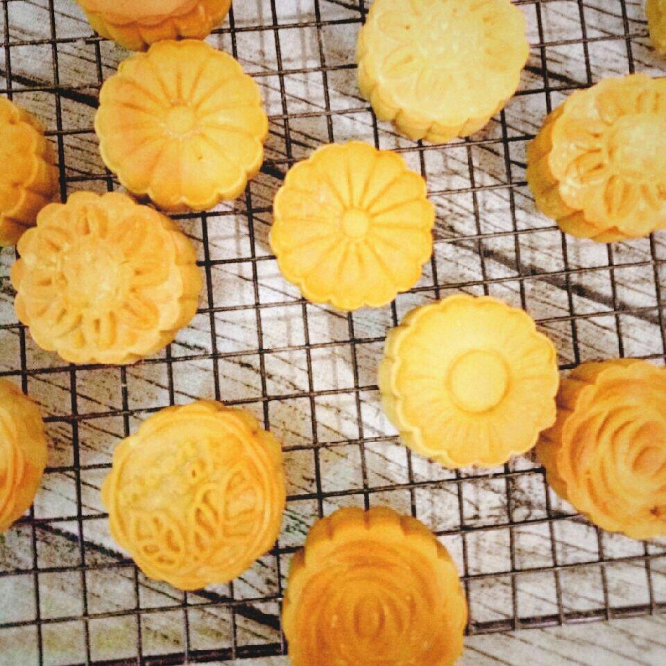 广式月饼—蛋黄莲蓉月饼