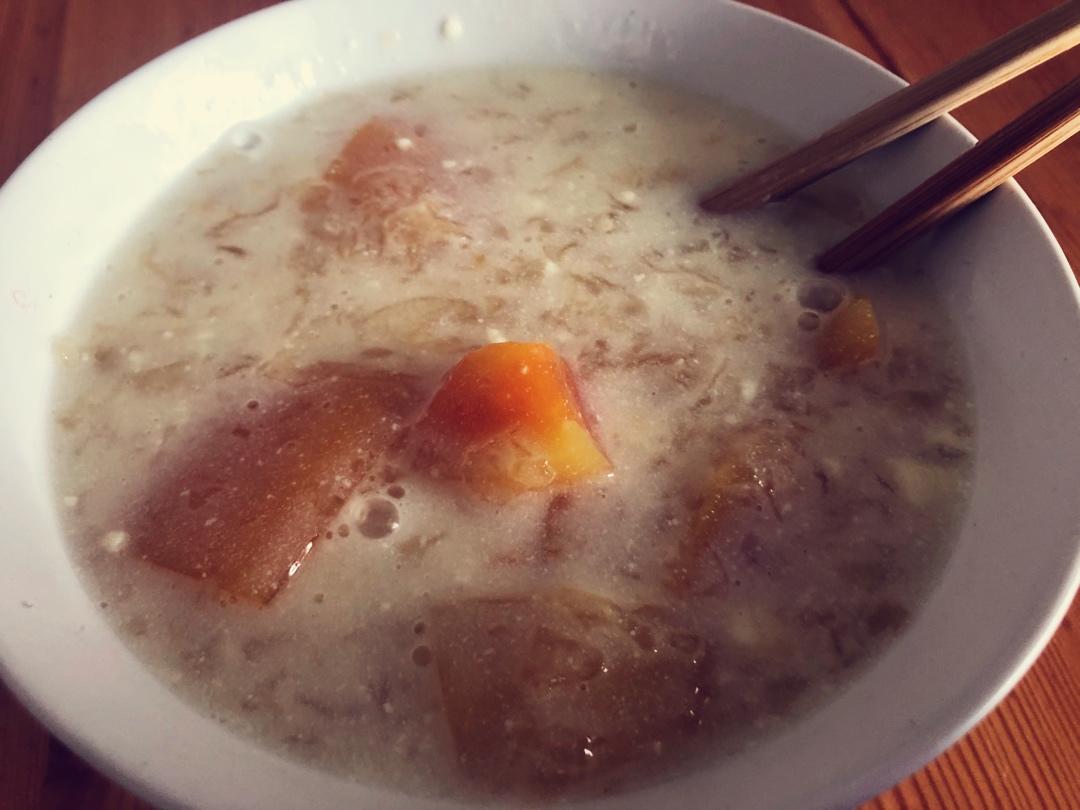 电饭锅版牛奶木瓜桃胶炖雪耳