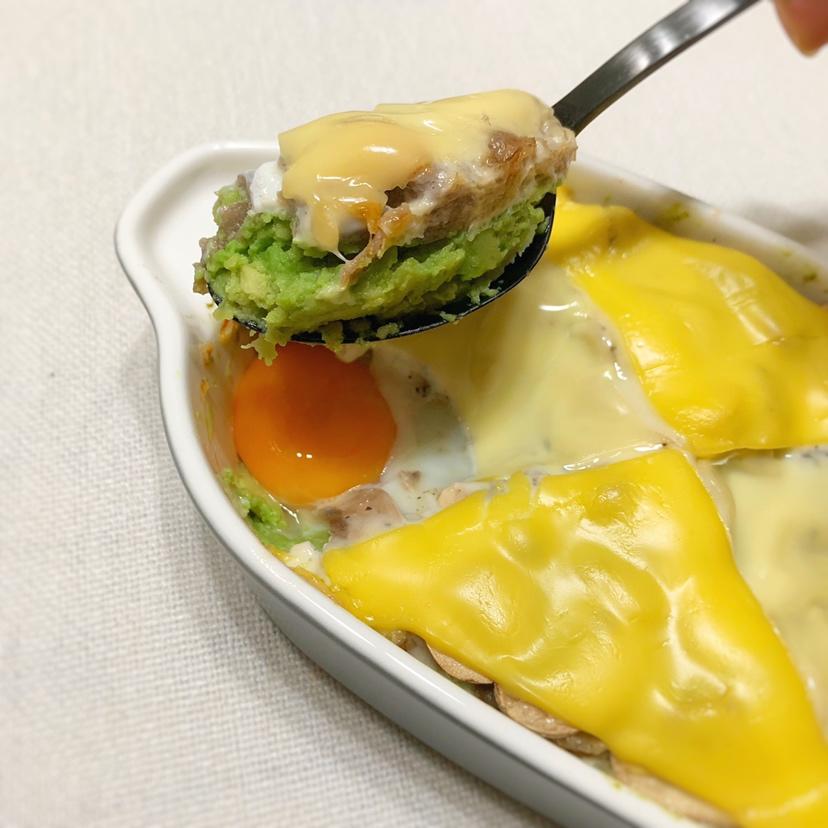 生酮牛油果焗流心蛋