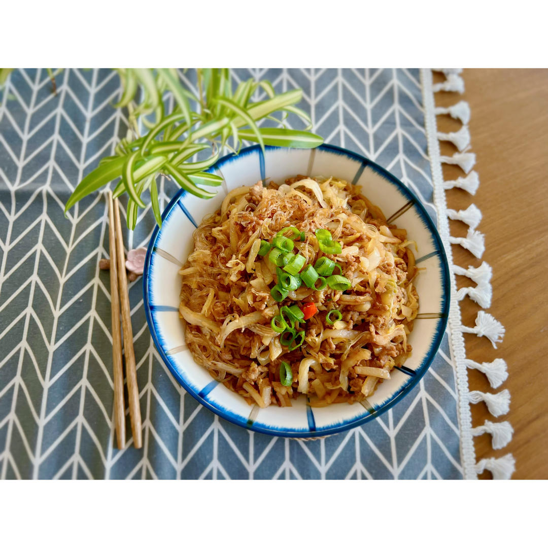 酸菜肉沫粉丝煲