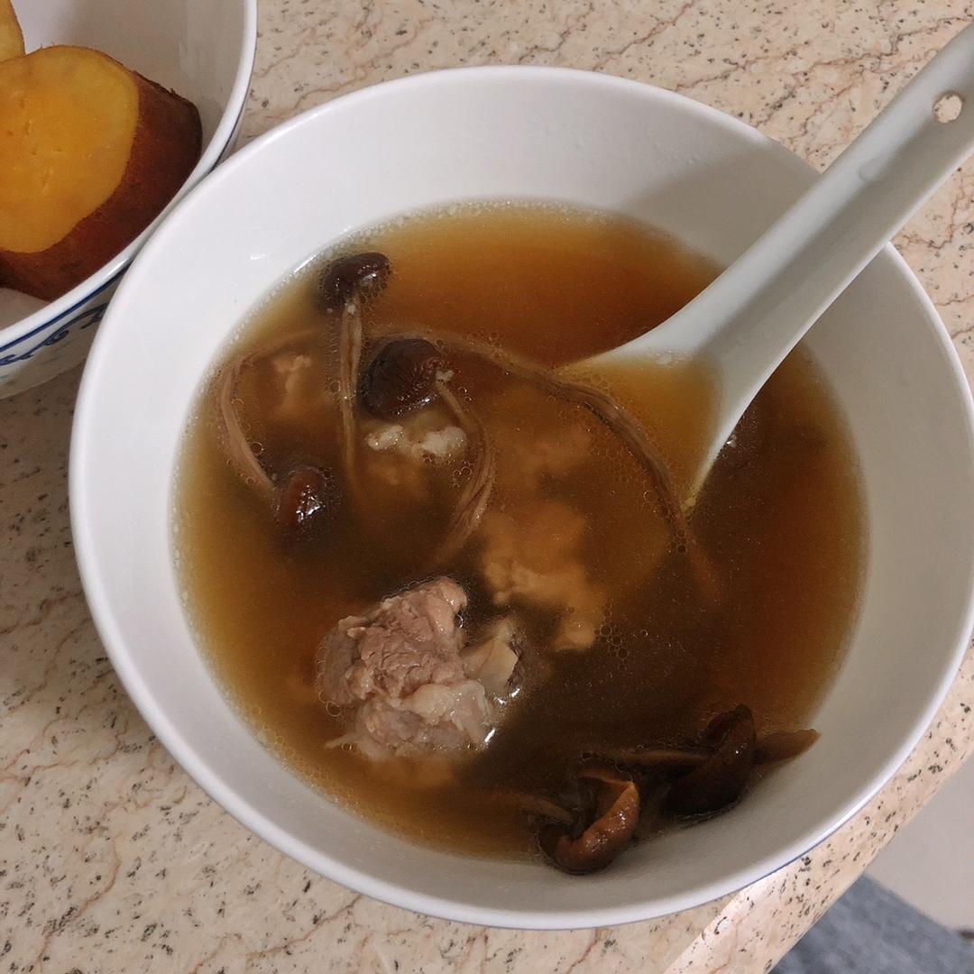茶树菇排骨汤