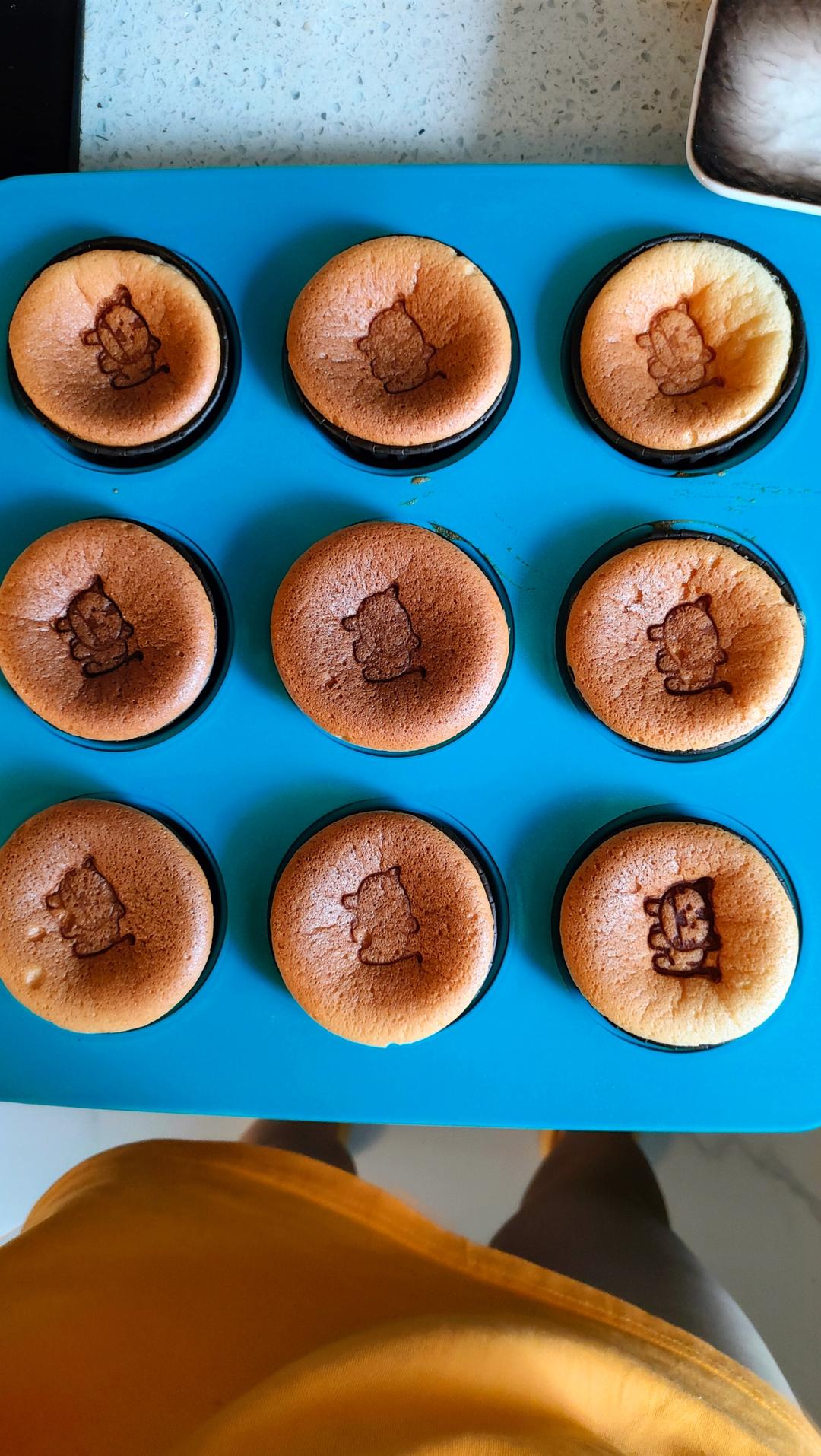 戚风杯子蛋糕的两份笔记