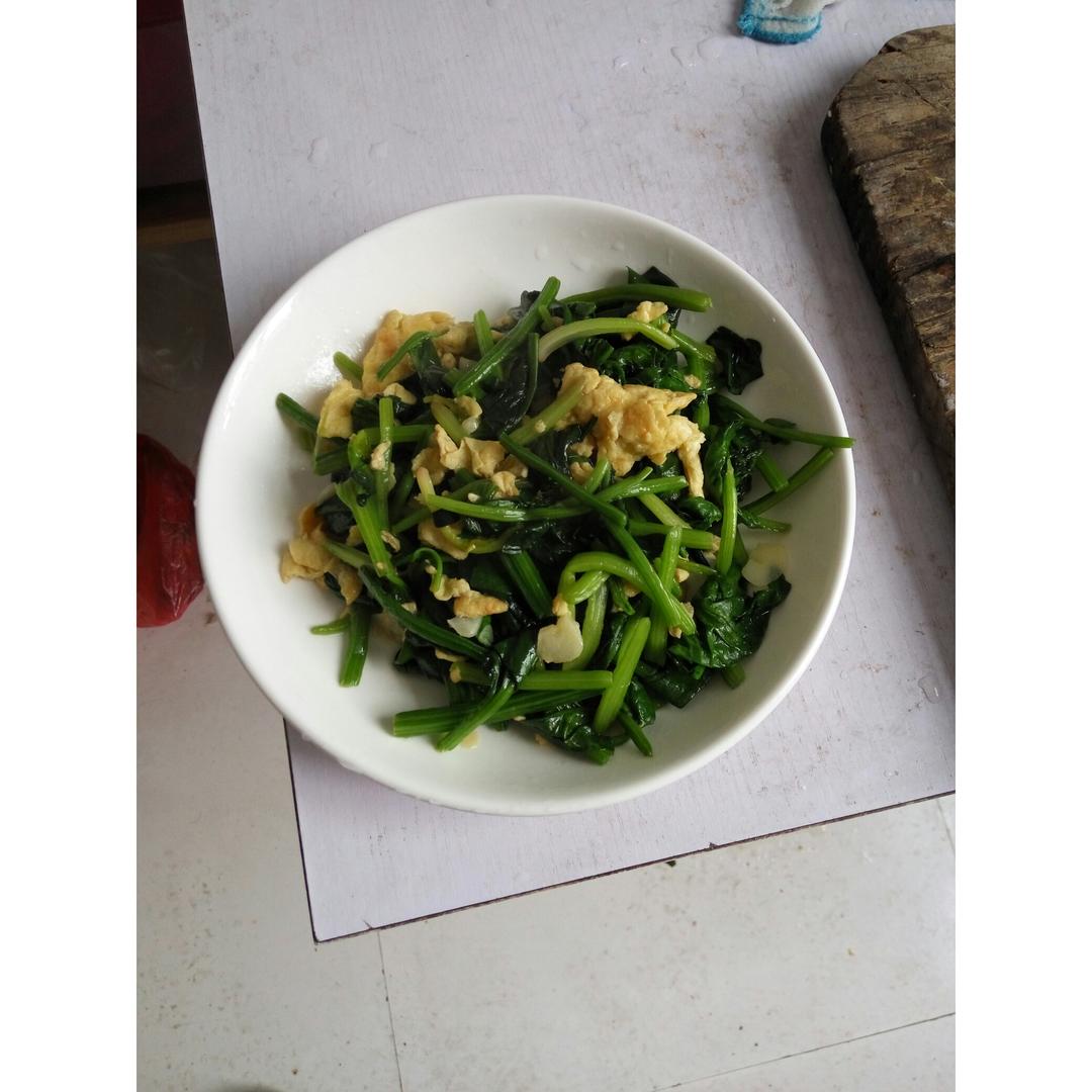 菠菜炒鸡蛋