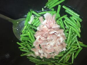 豆角炒肉的做法 步骤4
