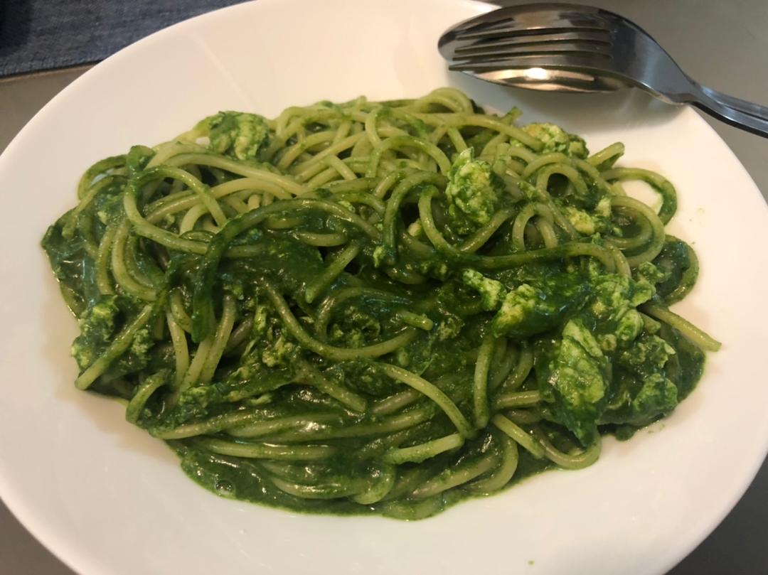 奶油菠菜青酱意大利面