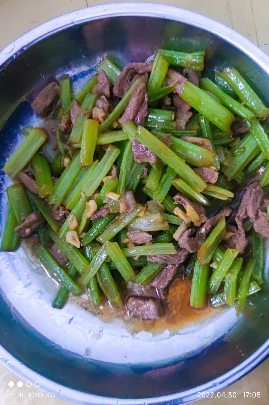 芹菜炒肉