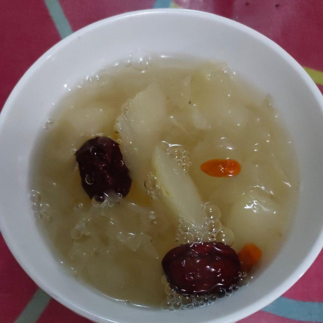 冰糖雪梨银耳汤