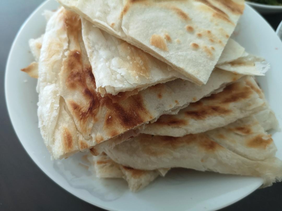 烙饼不硬的小窍门 掌握了你也能看出柔软多层凉了不硬的小油饼