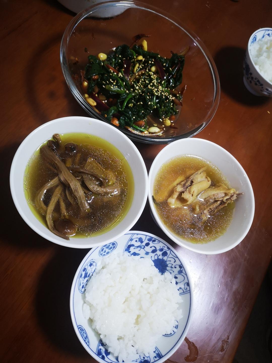 奶奶教的鲜香肥美香菇炖鸡汤