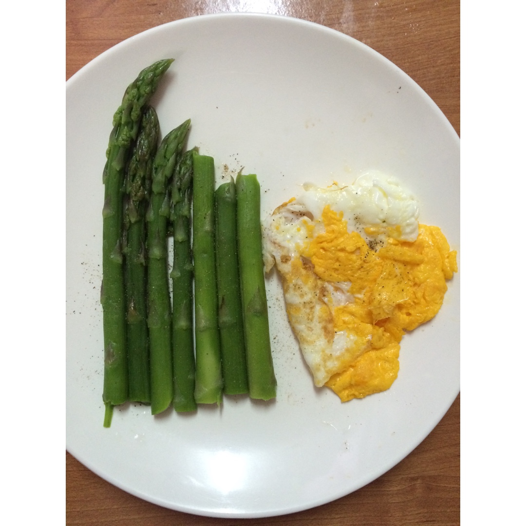 蛋蛋香气之芦笋煎蛋