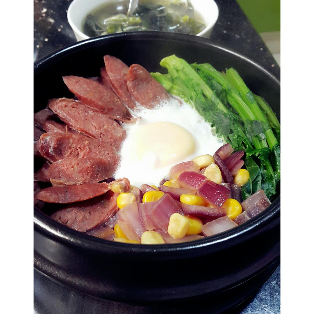广式腊味煲仔饭