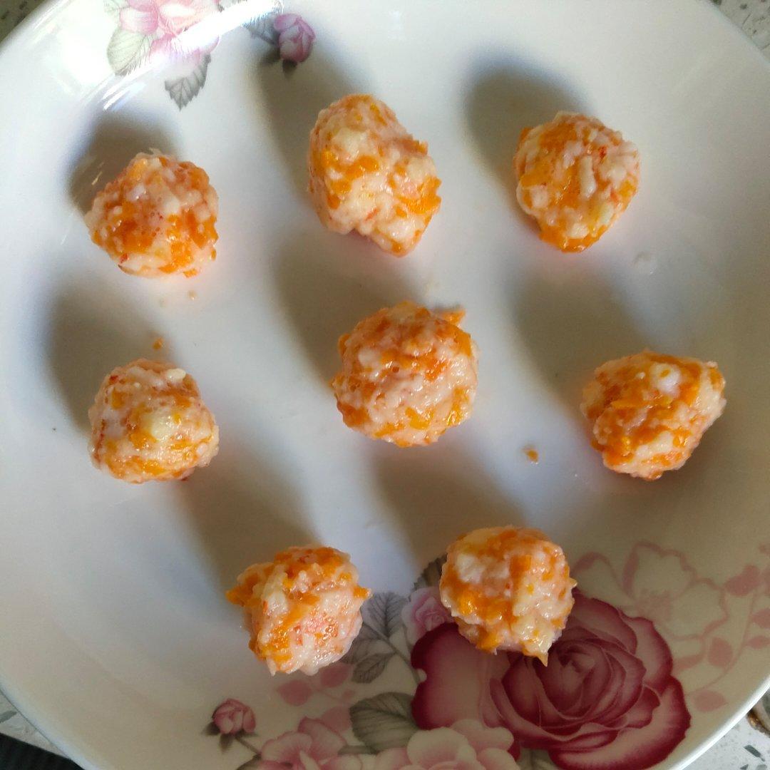 小可耐的一天做的胡萝卜虾丸宝宝