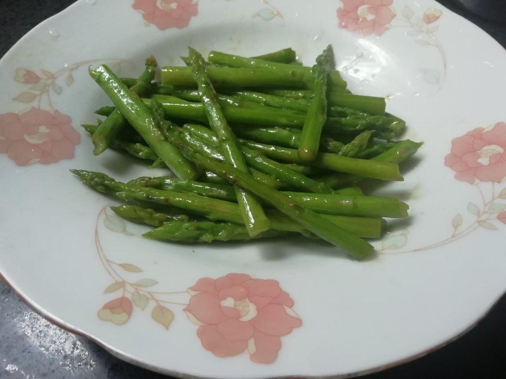 煎芦笋（适合健身的人）