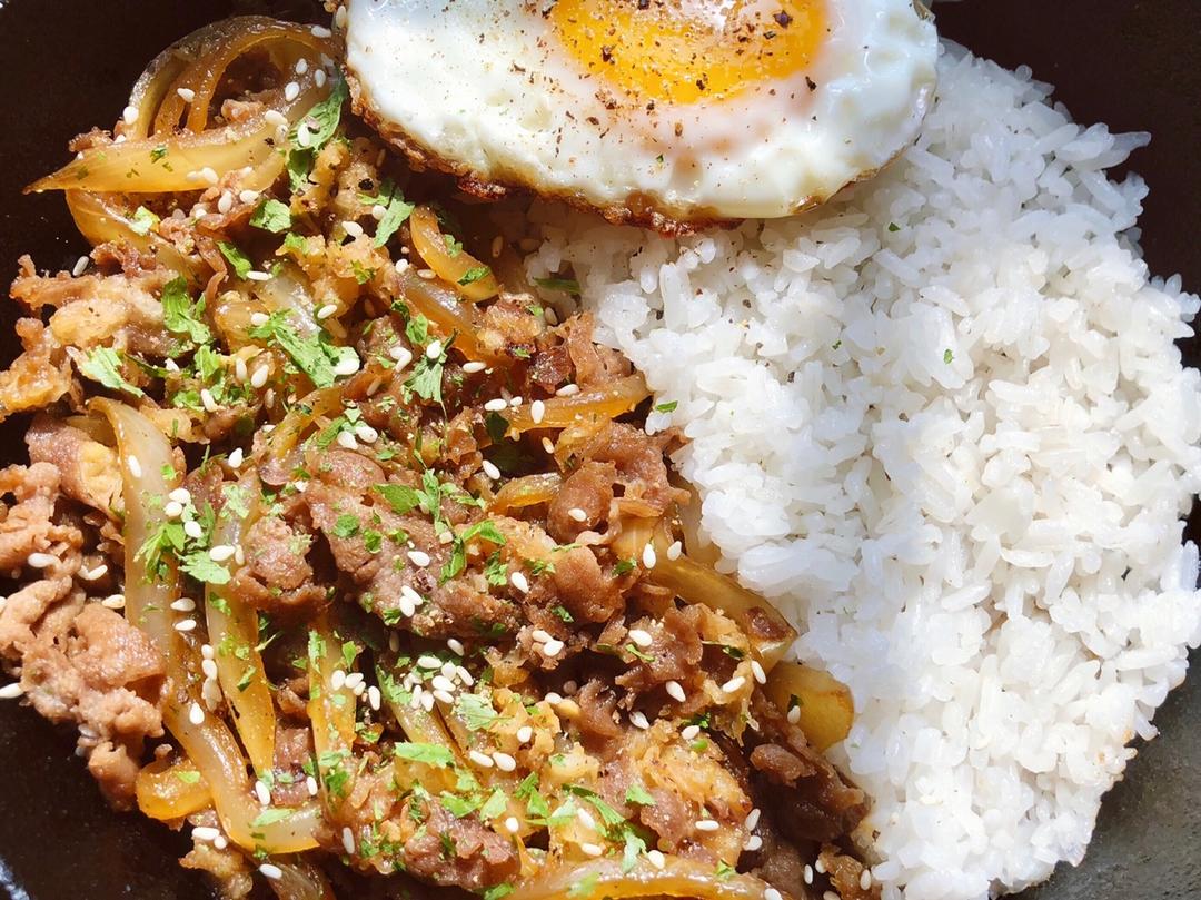 食材简单味道不简单的一人食——牛丼饭（牛肉饭）