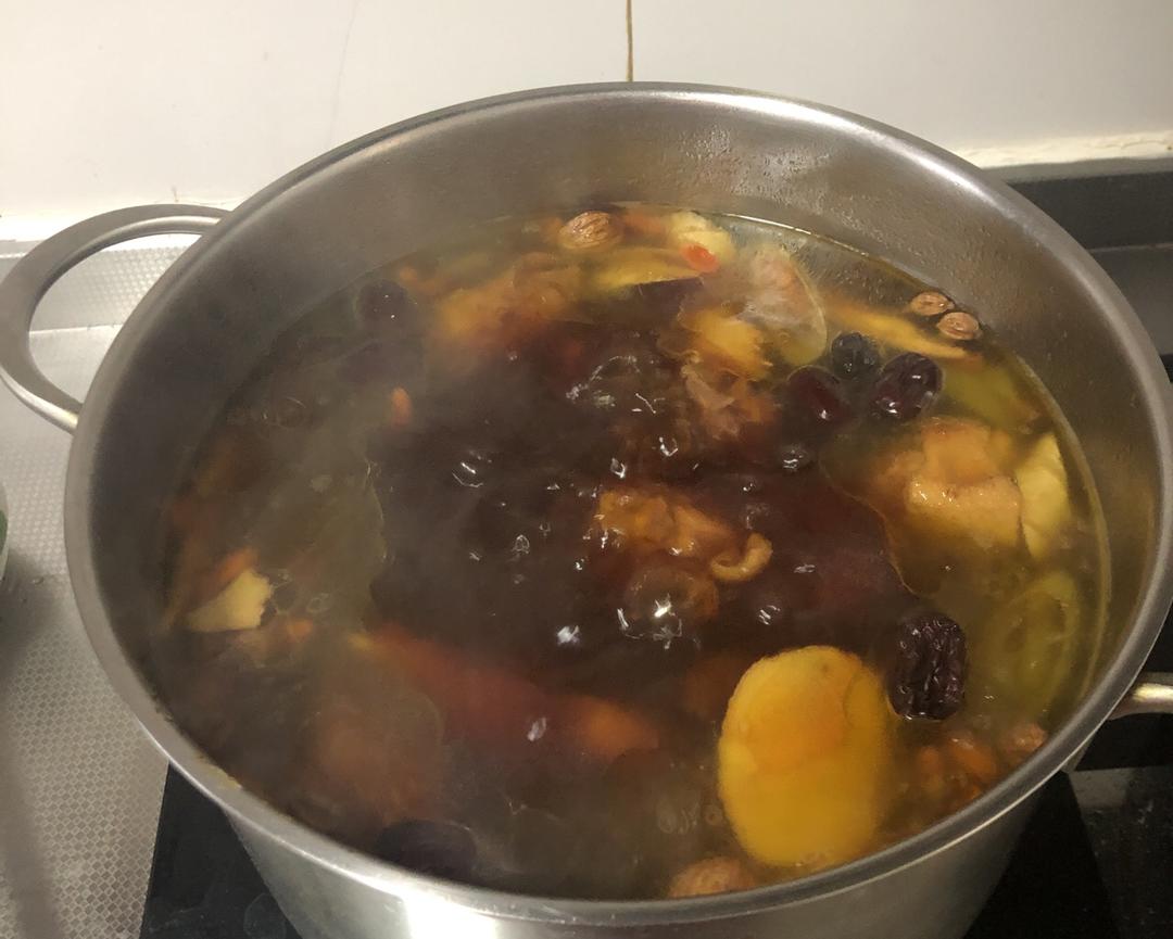 滋补榛蘑笋干红烧母鸡