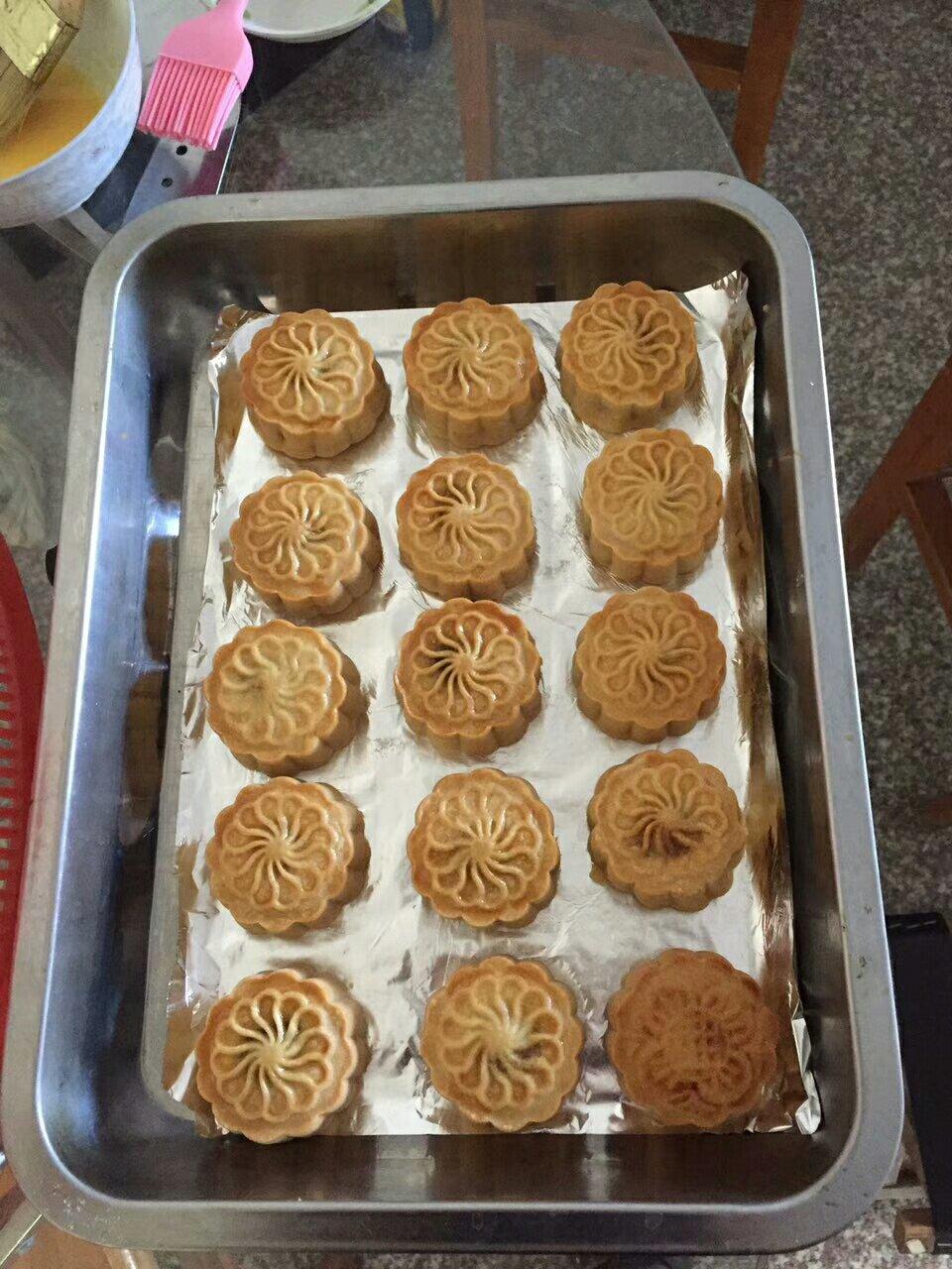 广式月饼－－蛋黄豆沙月饼