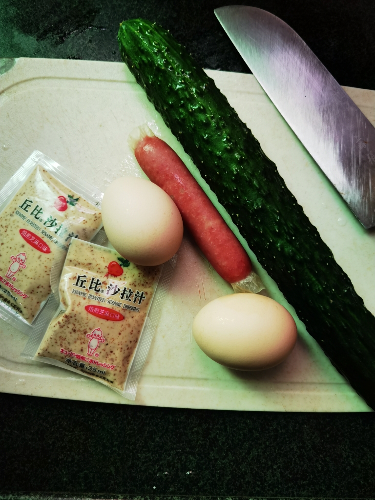 夏日推荐：黄瓜鸡蛋沙拉的做法 步骤1