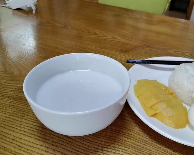 （泰式黑暗料理）芒果糯米椰浆饭—海南椰子汁版的做法 步骤6