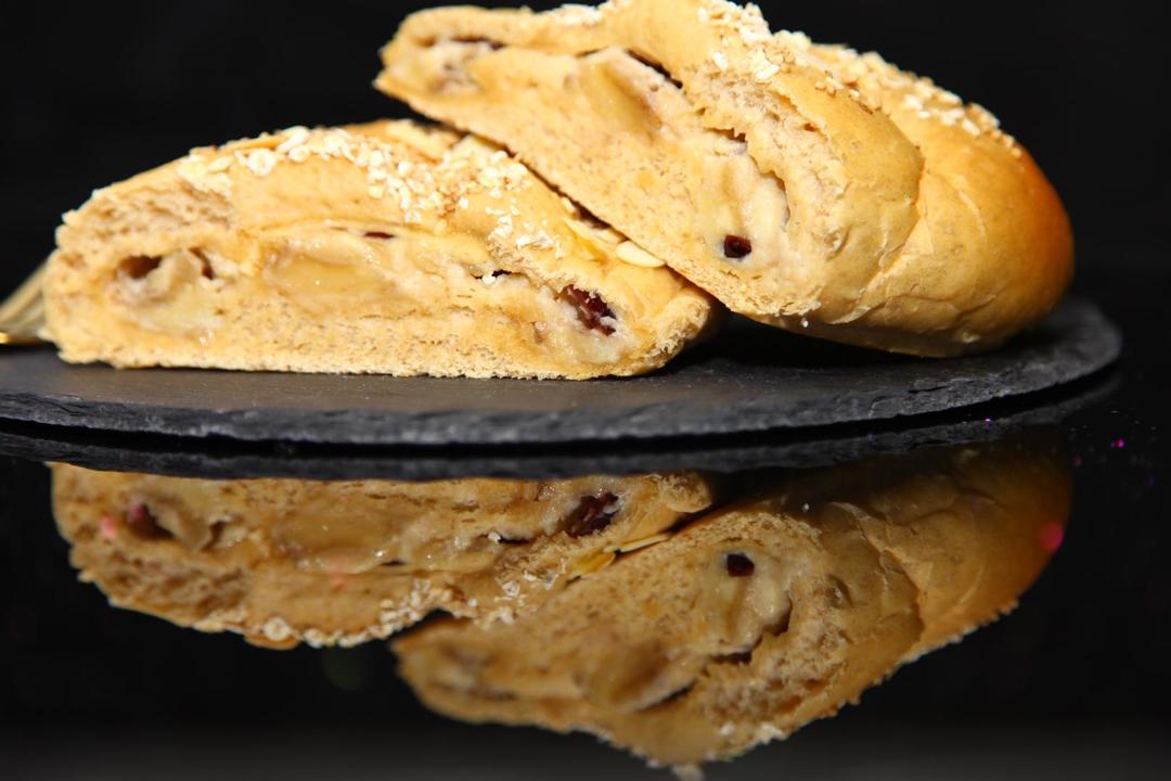 全麦爆浆香蕉乳酪蔓越梅软欧的做法